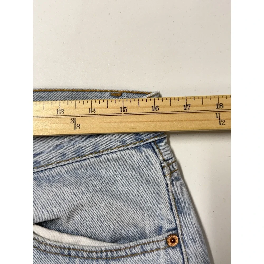 Vtg Levi's 501 Jeans Men's Fits 32x30.5 Light Wash Made In USA (tagged 34x32)
